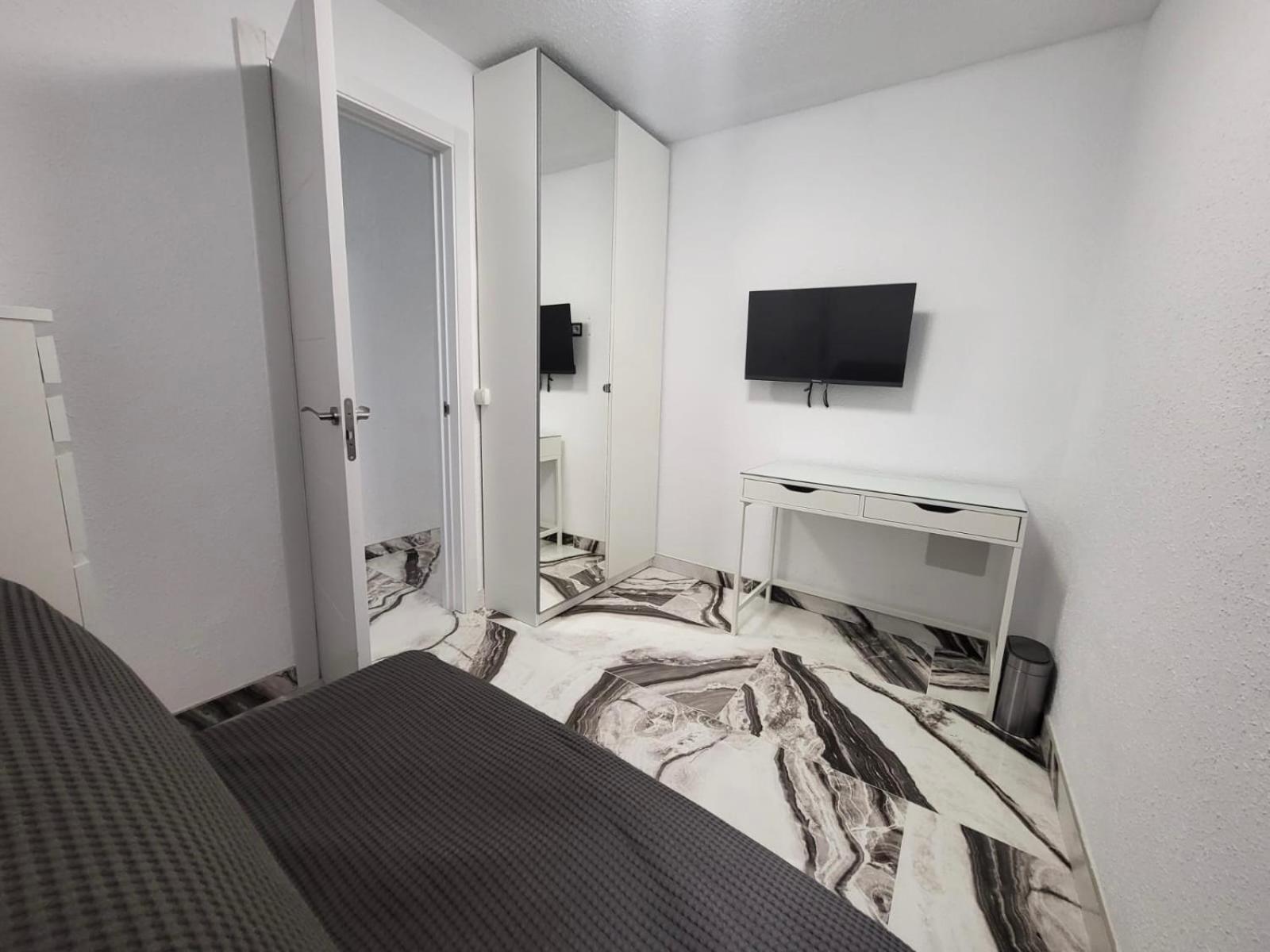 2 Bedrooms Flat + Balcony + Parking At Las Canteras Beach Las Palmas de Gran Canaria Exteriör bild