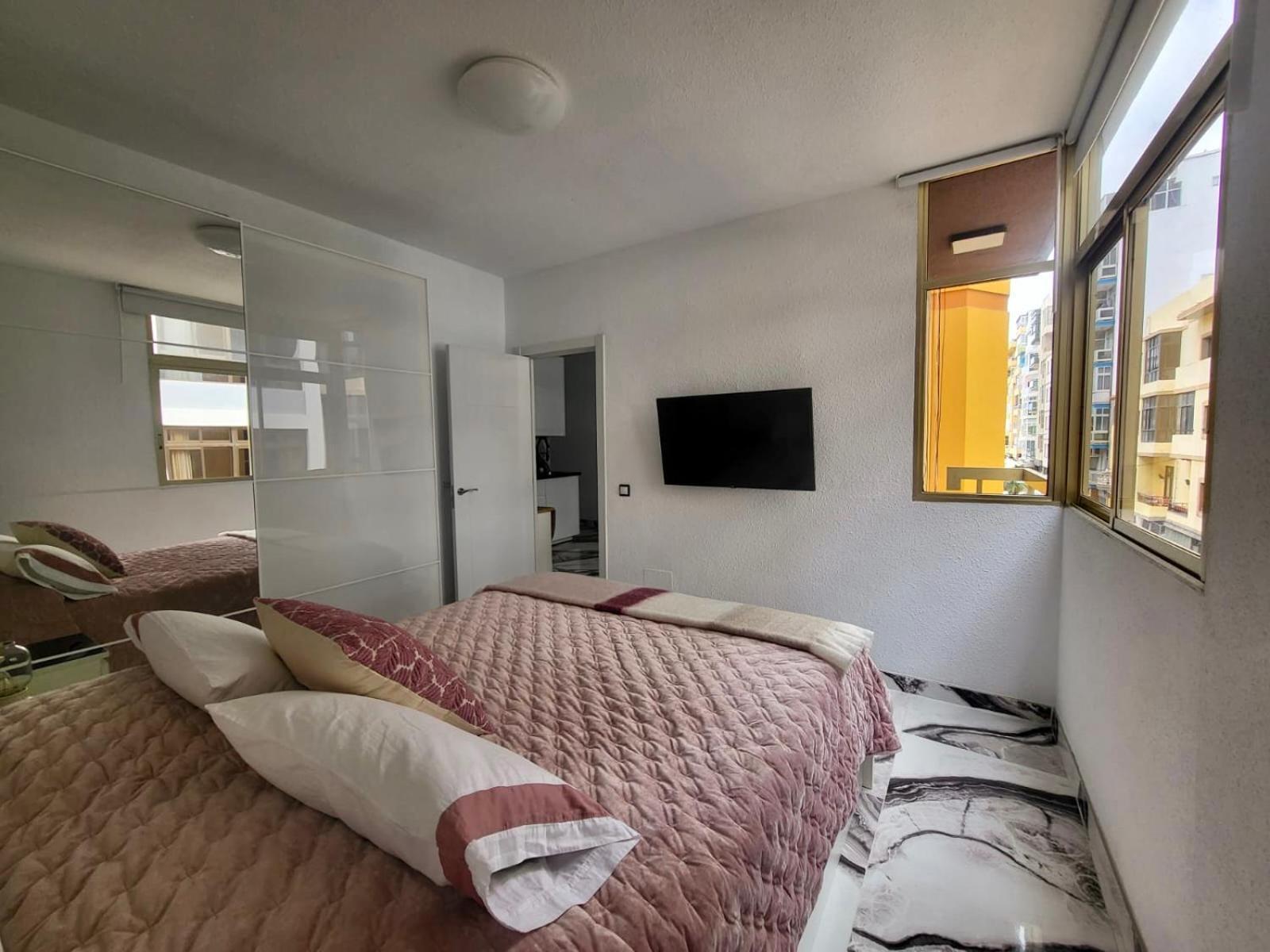 2 Bedrooms Flat + Balcony + Parking At Las Canteras Beach Las Palmas de Gran Canaria Exteriör bild